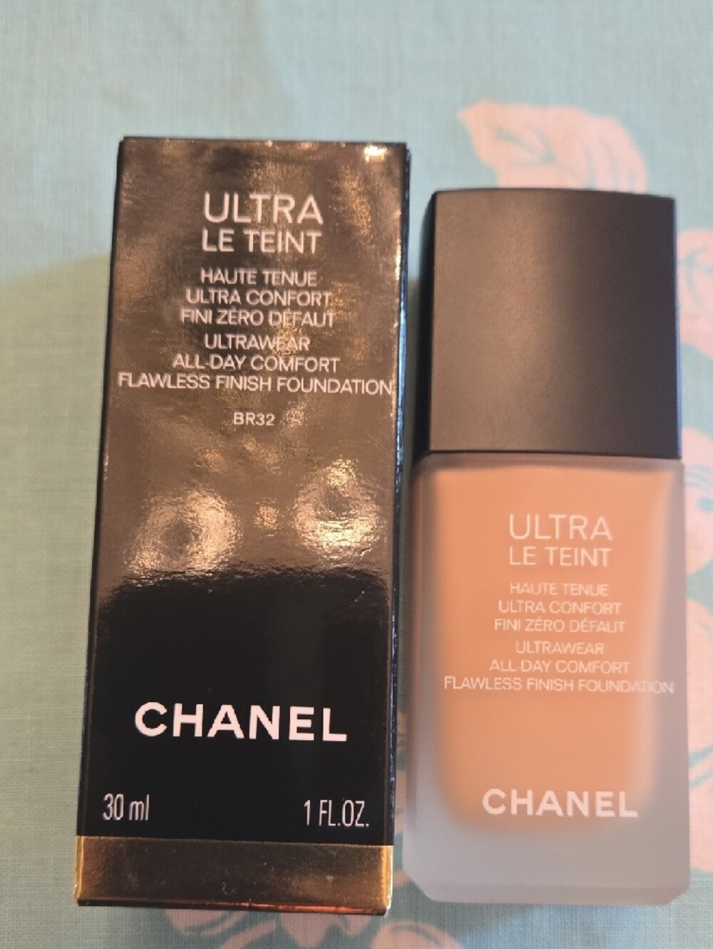 CHANEL Ultra Le Teint Flawless Finish Foundation - Picture 3 of 9